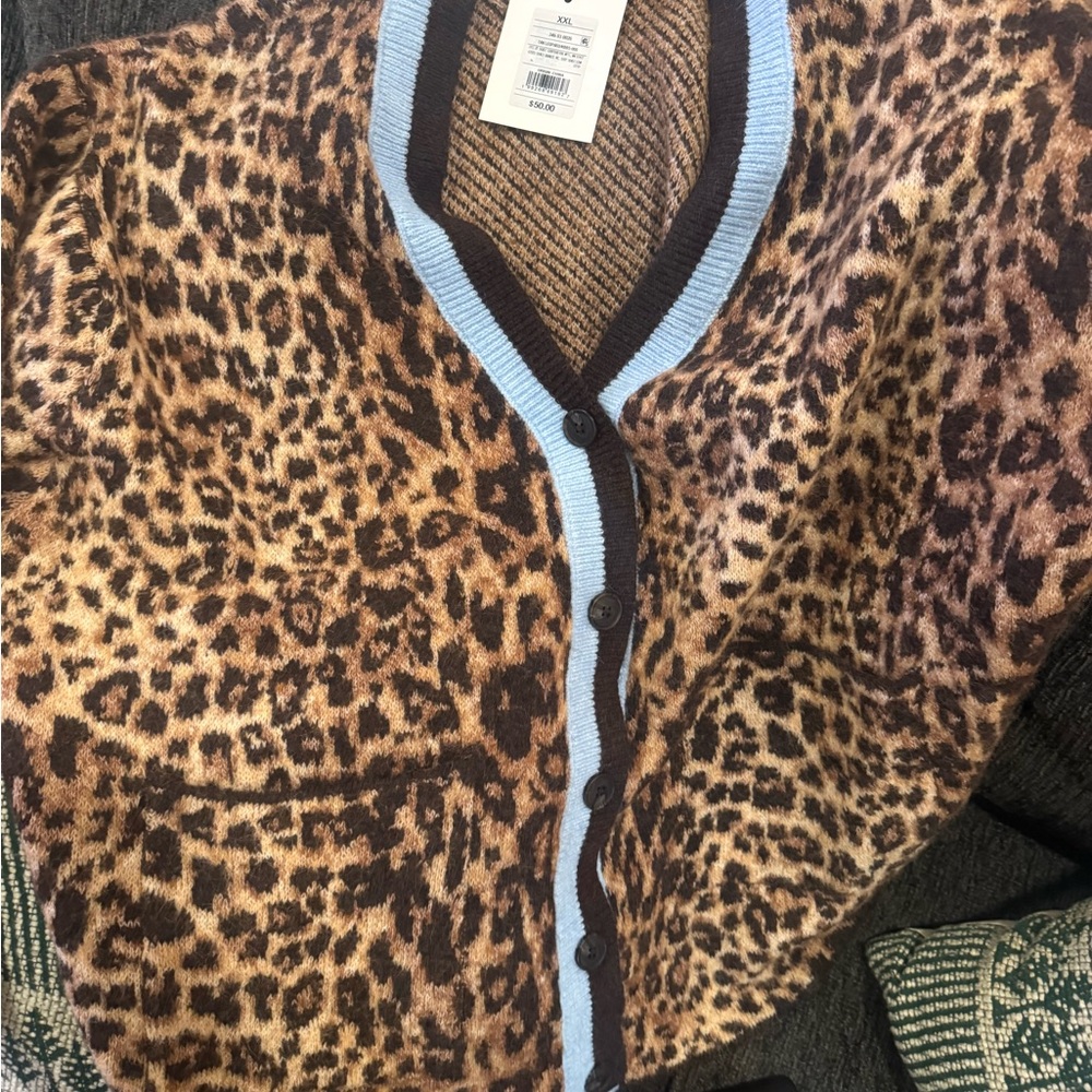 Chic Leopard Print Teddy Jacket with Blue Accents - Picture 4 of 4